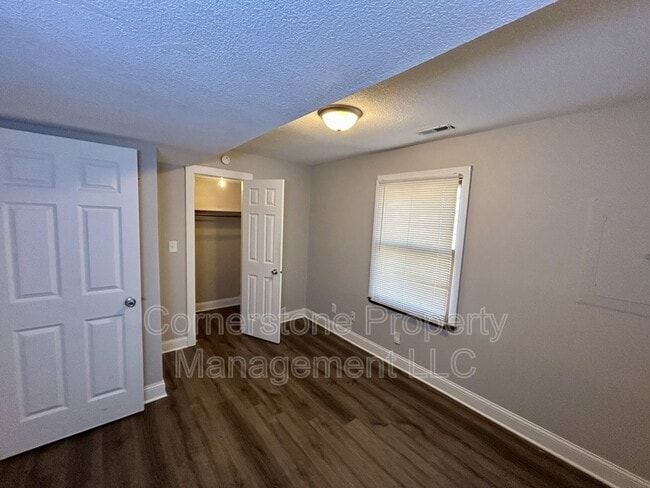 Building Photo - 1024 Jana Dr