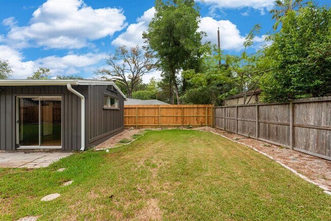 Building Photo - 10234 Hazelhurst Dr