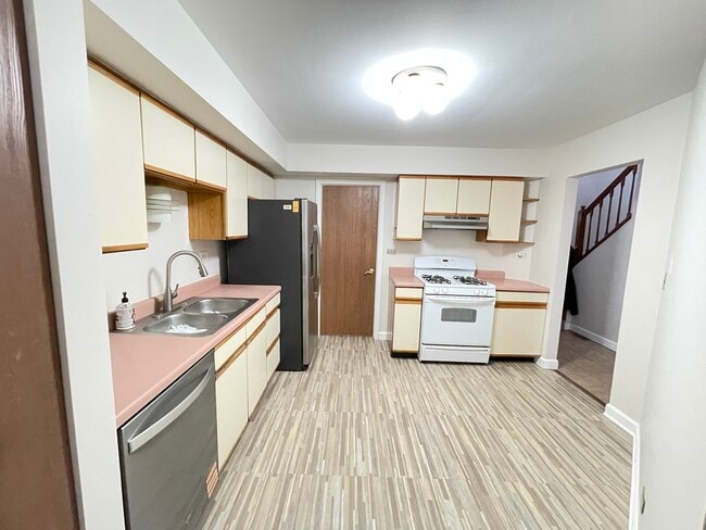 Building Photo - 219 Green Knoll Ln