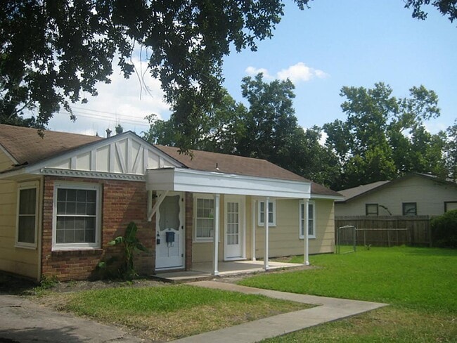 Building Photo - 5006 Locust St