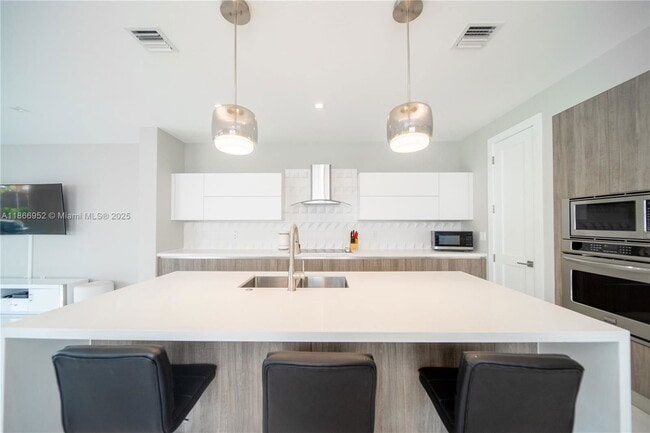 Building Photo - 3653 SW 26th St