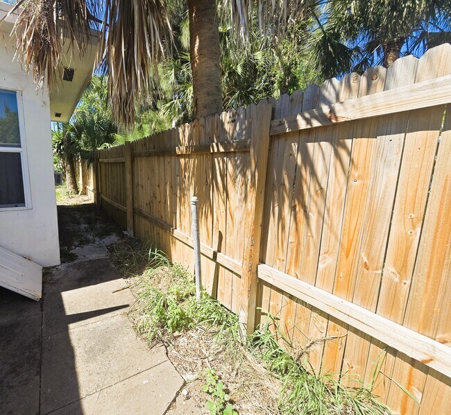 Building Photo - 1115 S M St