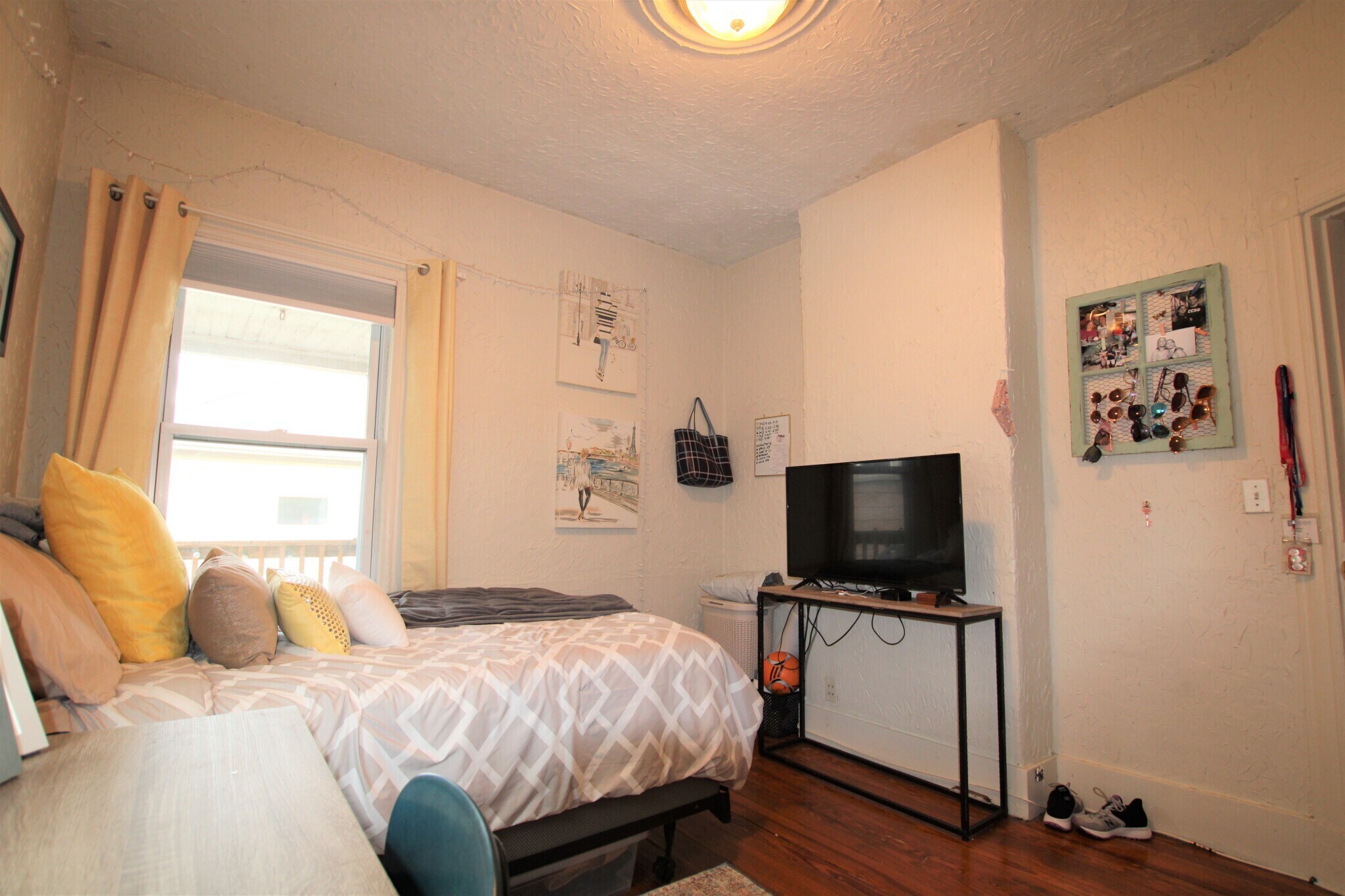 Building Photo - 93 Hillside St