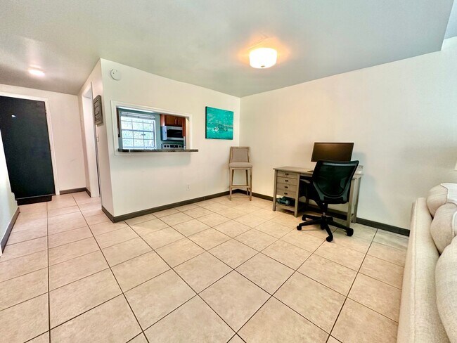 Building Photo - Effortless & comfortable 2Beds/1.5Bath con...