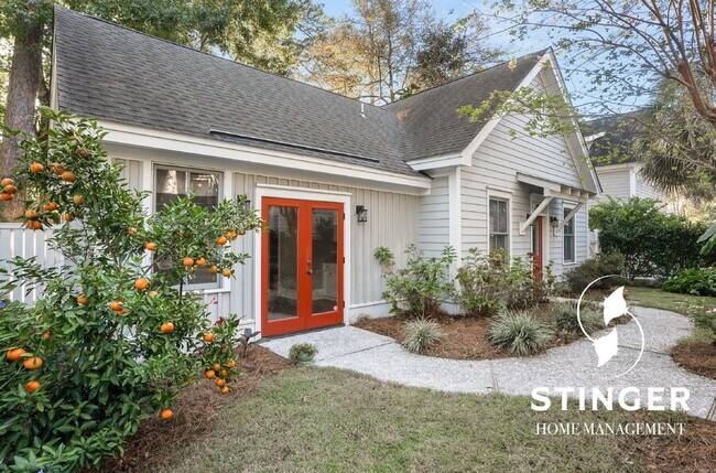 Building Photo - 14 Hayek St