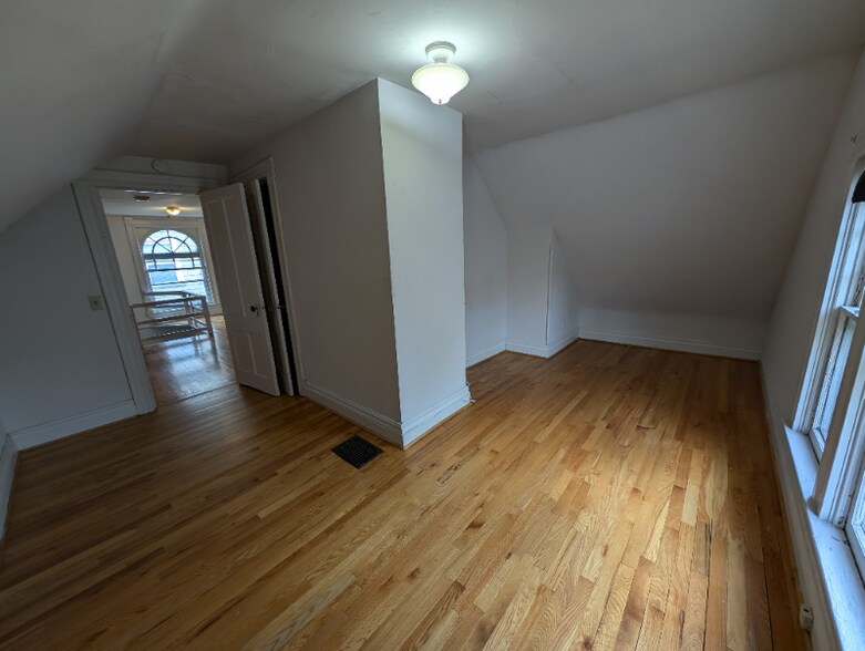 Building Photo - 39 Rutgers St