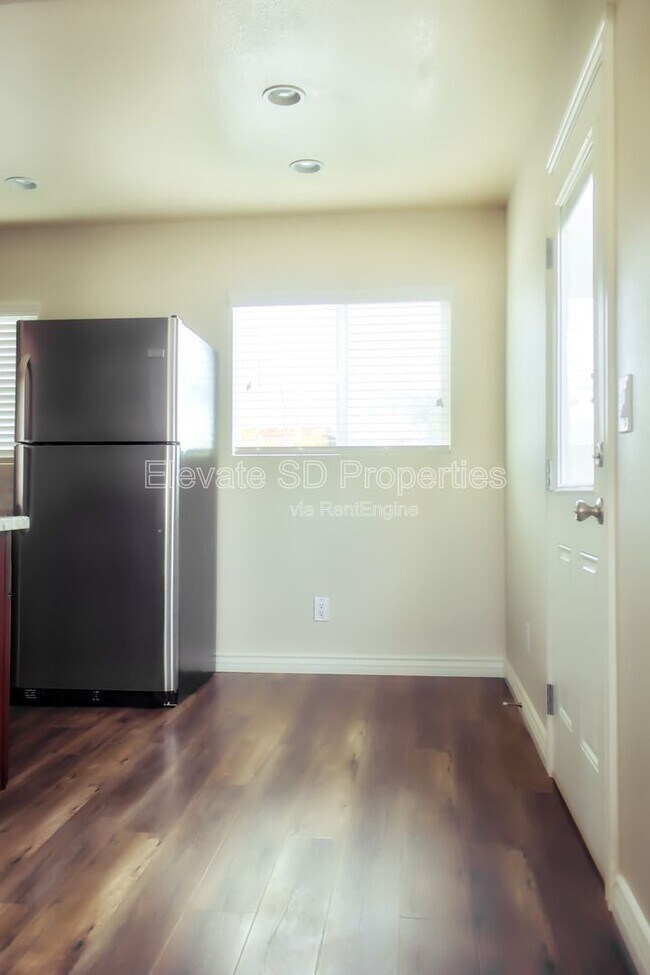 Building Photo - 2727 1/2 G Street