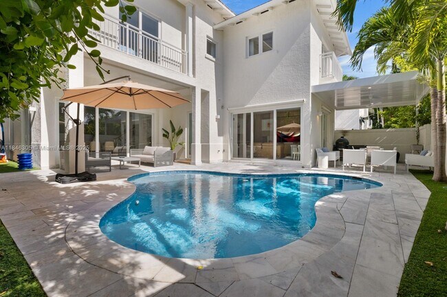 Building Photo - 5 Coconut Ln