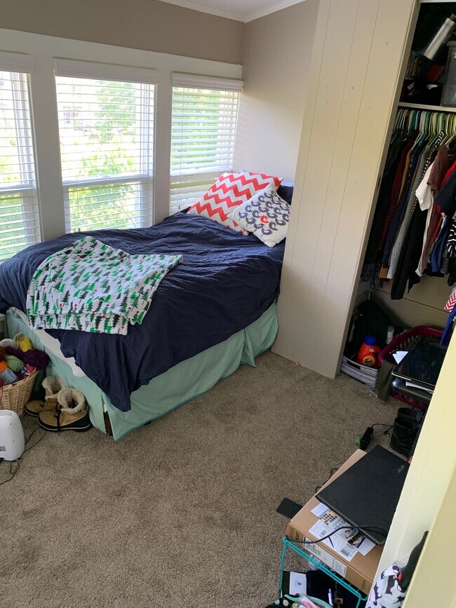 Unit 4 bedroom/office combo - 1607 Hewitt Ave