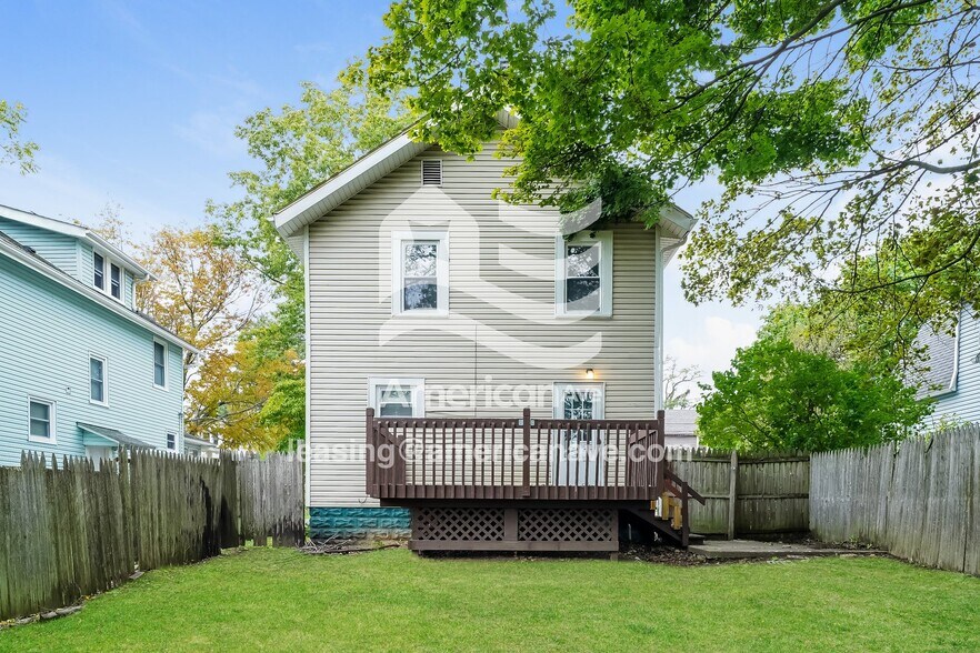 Building Photo - 1383 Hillcrest St