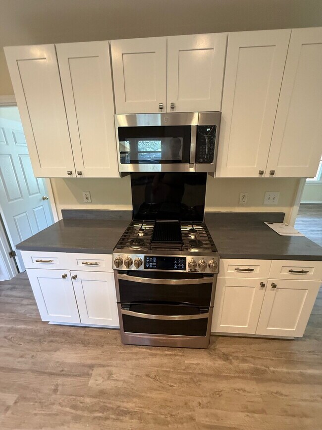 Building Photo - Nice 5 bedroom , 3 bath home located in Mobile.  $75 per applicant