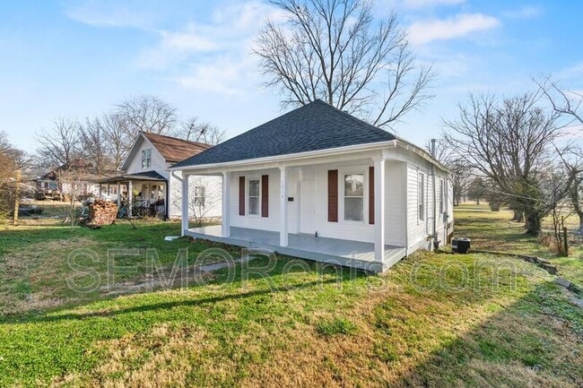 Building Photo - 1216 N Spanish St