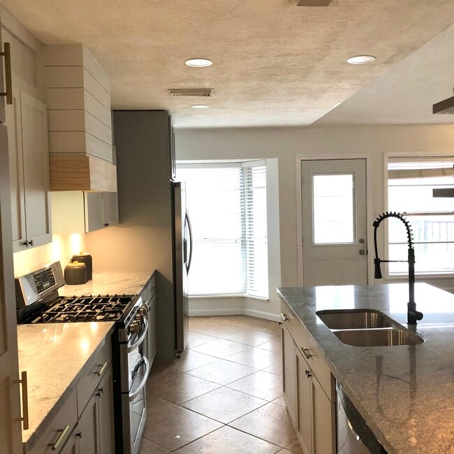 Building Photo - 11511 Kirkvalley Dr