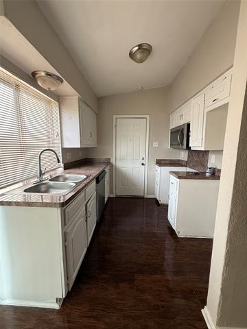 Building Photo - 9839 Glengreen Dr