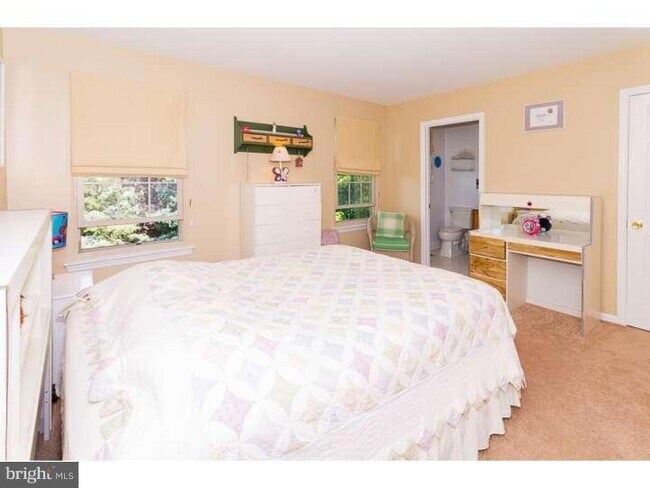 Building Photo - 137 Discovery Ct