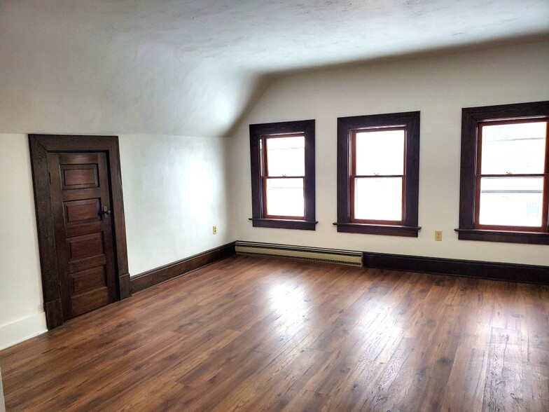 Building Photo - 237 W 21st St