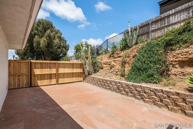 Building Photo - 5051 Lenore Dr