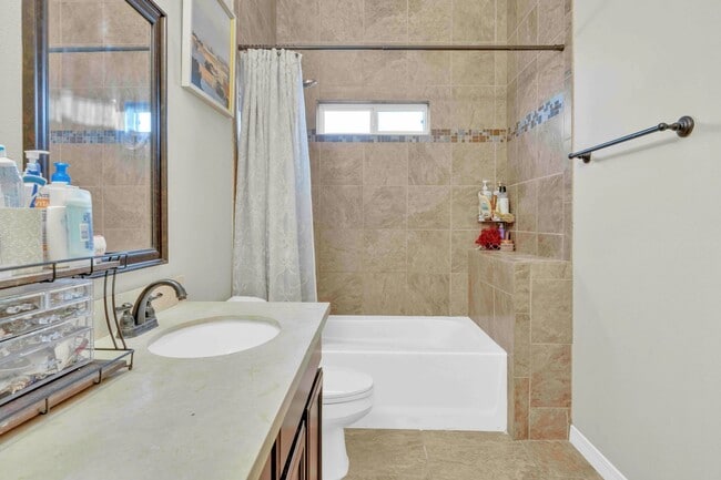 Building Photo - East El Paso 3bed/2bath Refrig A/C