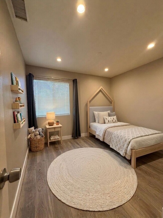 Building Photo - 874-876 North Orange St