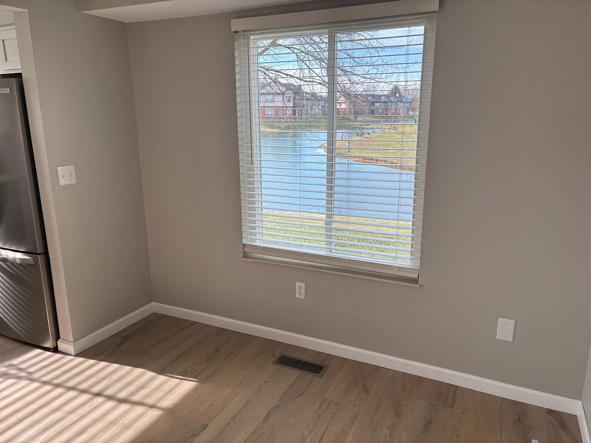 Building Photo - 1050 Captains Brg