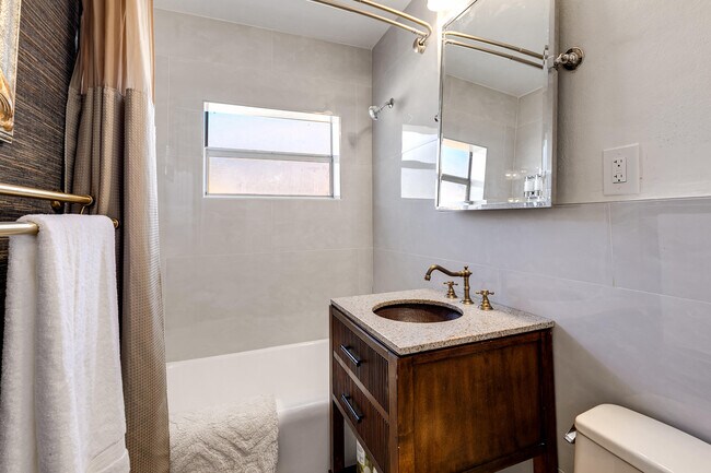 Building Photo - 609 S Arnold Ave