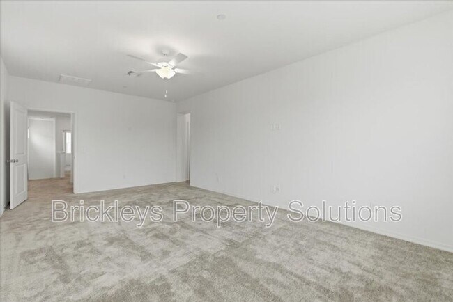 Building Photo - 265 E Balsam Dr