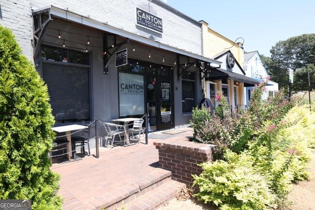 Building Photo - 190 Thompson Pl