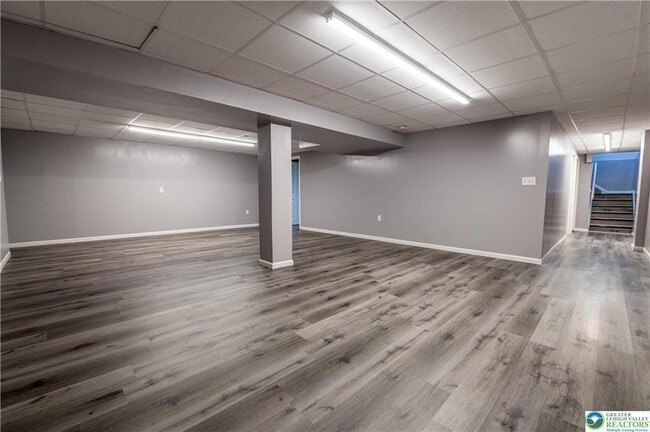 Building Photo - 337 E Kleinhans St