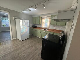 Building Photo - 72 Bannard Ave