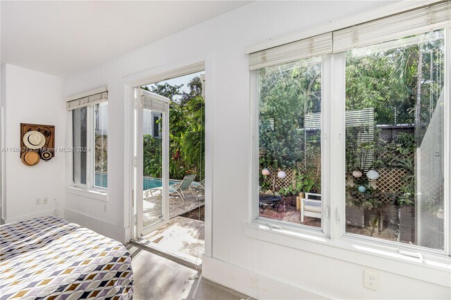 Building Photo - 696 NE 68th St