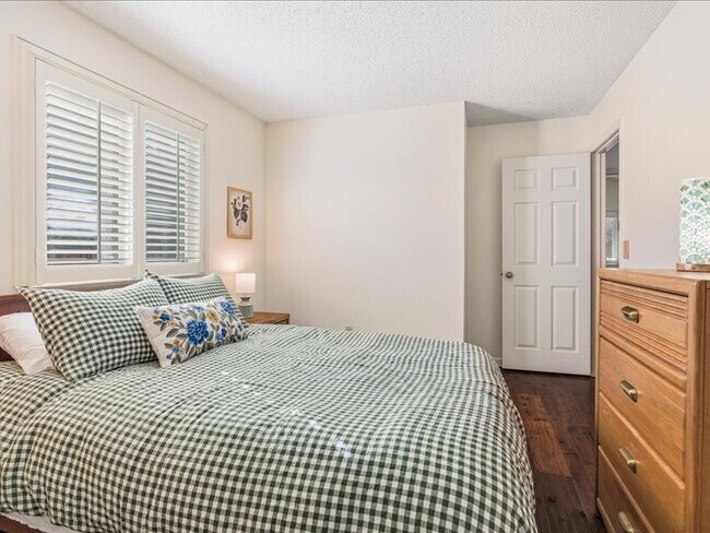 Building Photo - 349 Almond Way