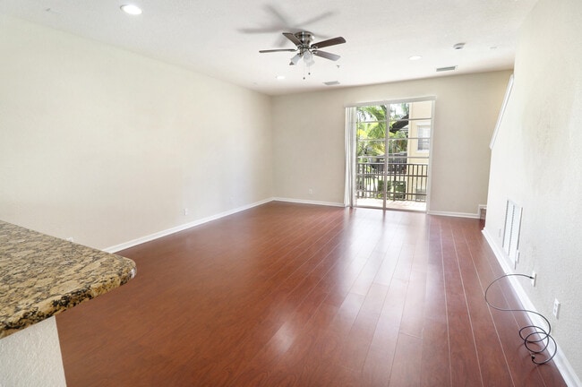 Building Photo - 143 Greenwich Cir