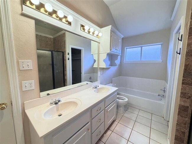 Building Photo - 1224 Capitol Dr