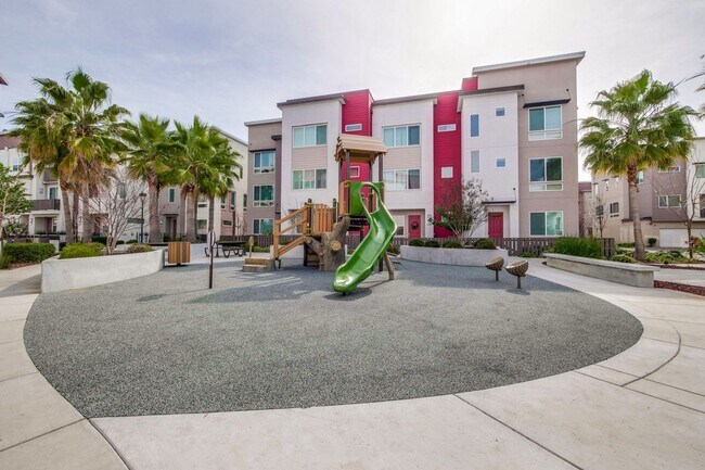 Building Photo - Exquisite 3 bedroom 3 bathroom home in San Jose Blossom Hill area!