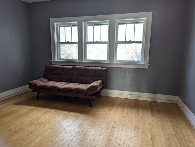 Building Photo - 828 E Thomas St