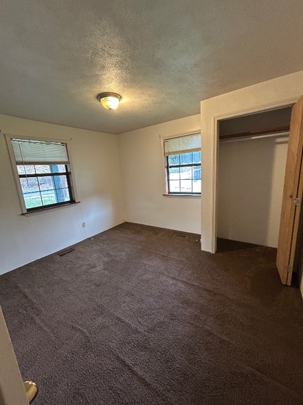 Building Photo - 7370 E Dupont Ave