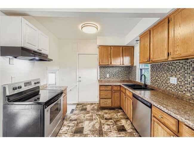 Building Photo - 1683 Minnehaha Ave E