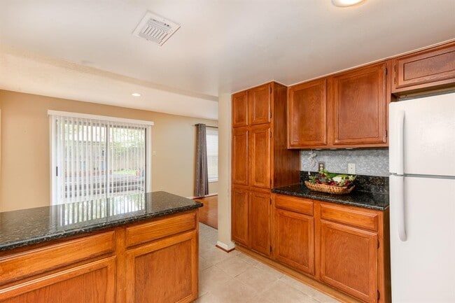 Building Photo - 2458 Parkwood Ln