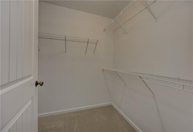 Building Photo - 605 Summit Pt
