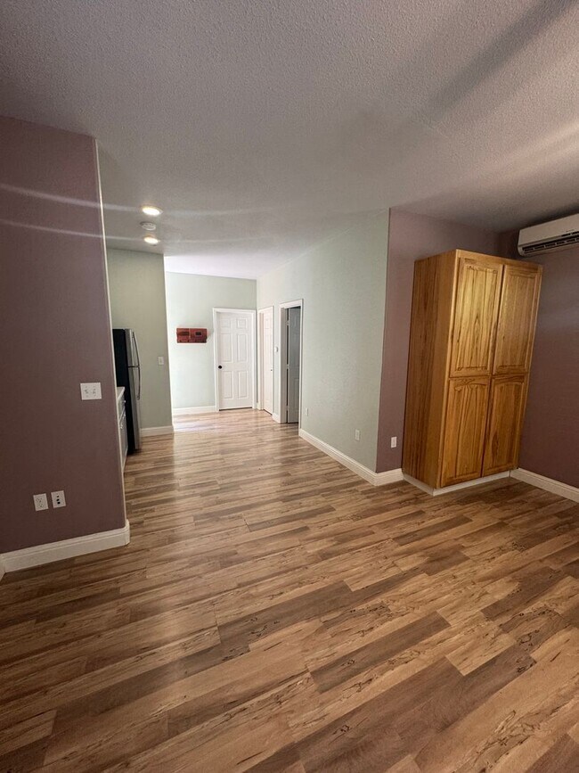 Building Photo - STUDIO AVAILABLE NOW - UTILITIES INCLUDED