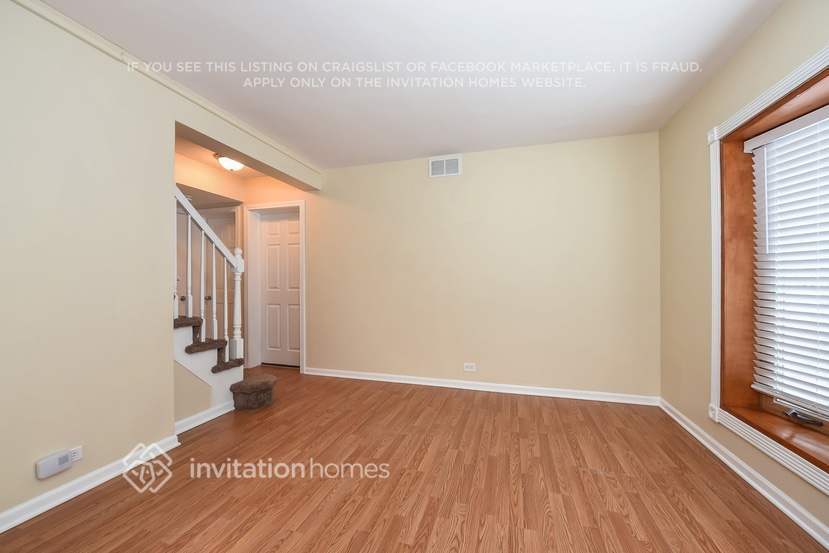 Building Photo - 4100 W 99th Pl