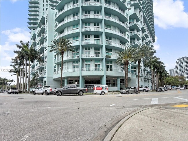 Building Photo - 1900 N Bayshore Dr