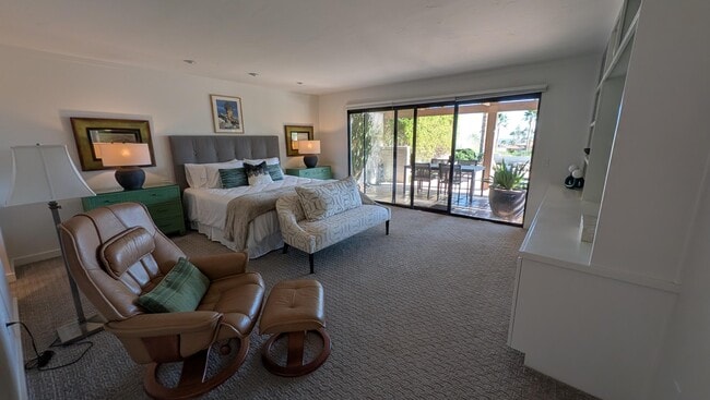 Building Photo - 40480 Vía Entrada