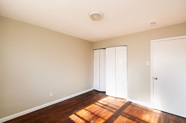 Building Photo - 8318-8320 Wabash Ave