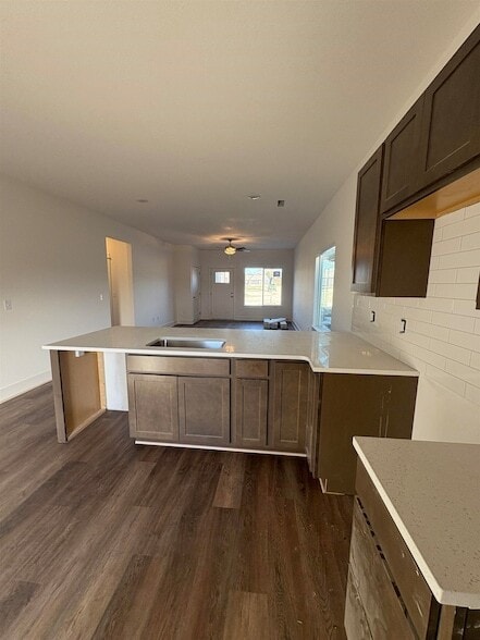 Building Photo - 4833 N Vassar Ave