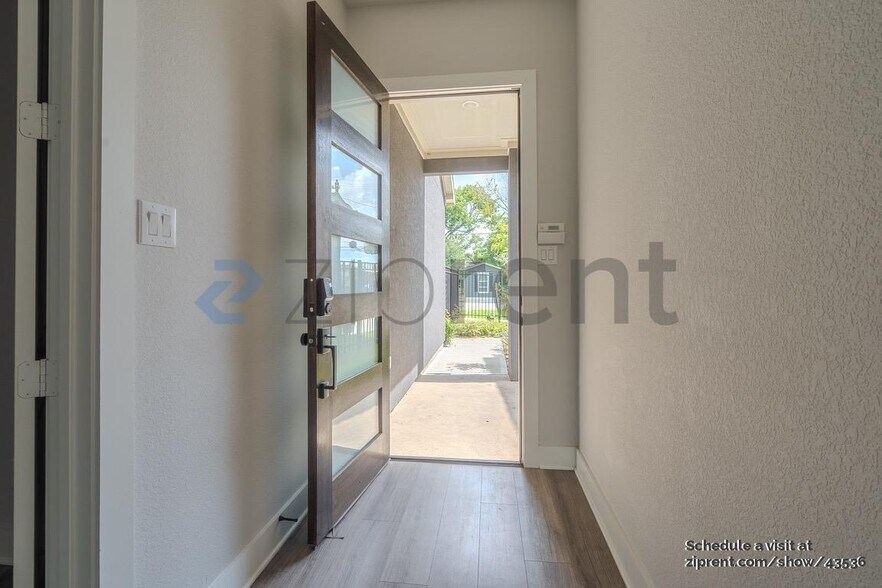 Building Photo - 4614 Redbud St