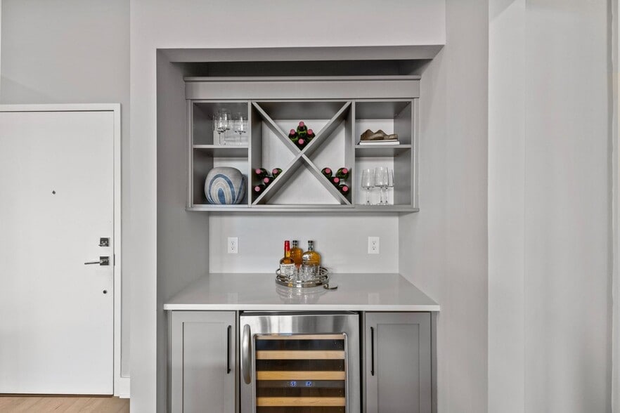 Building Photo - 2401 Euclid Ave