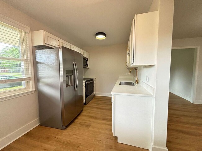 Building Photo - Fully Updated Home in Charleston
