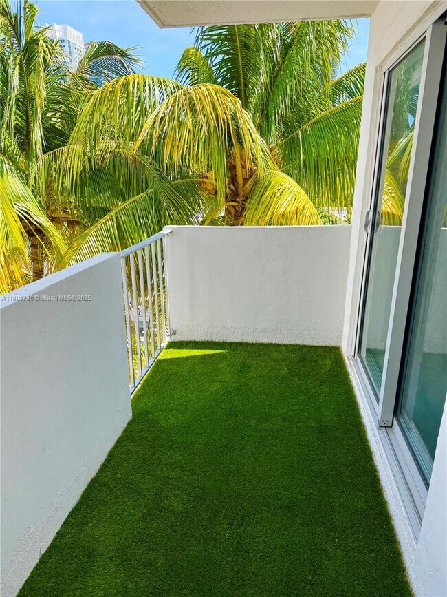 Building Photo - 240 Collins Ave