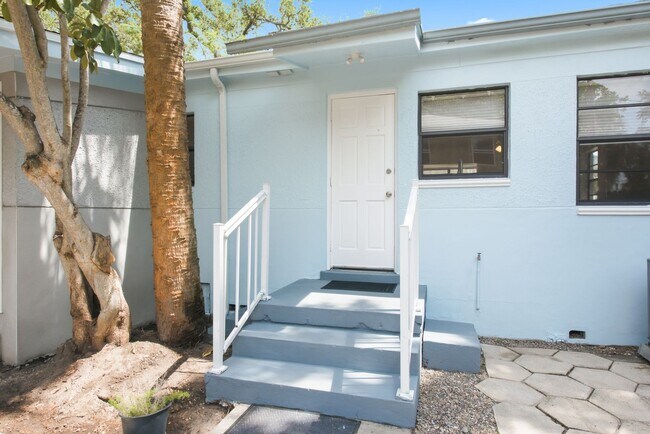 Building Photo - 517 41st Ave S